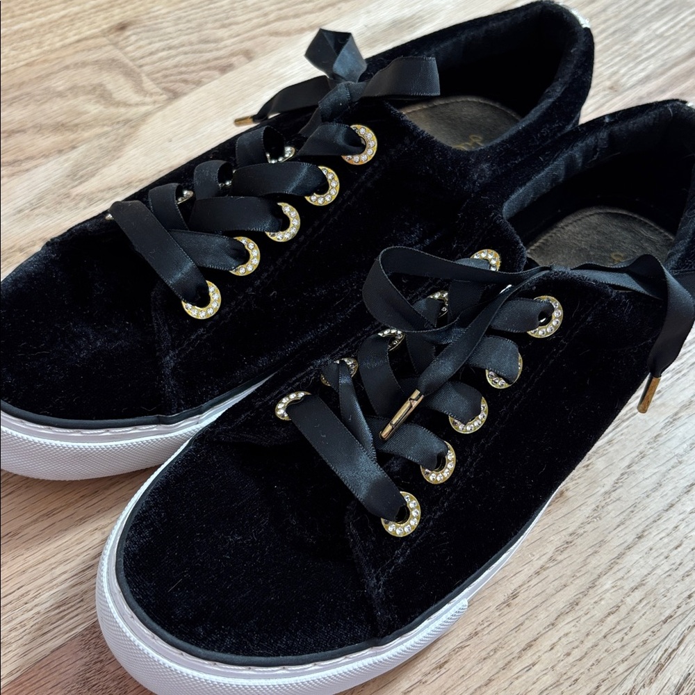 Lilly Pulitzer Hallie Sneakers 7 Black Velvet